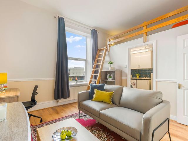 Studio for rent in Hyde Park, West Yorkshire
