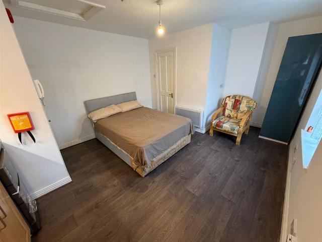 Studio to rent in Bluebell, North Tipperary