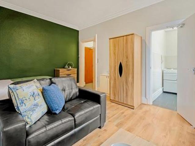Studio for rent in Meanwood, West Yorkshire
