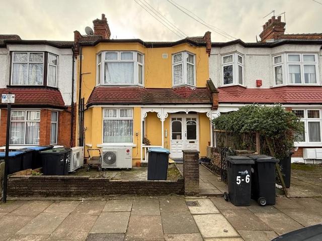 Studio for rent in Palmers Green, Greater London