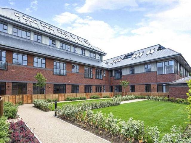 Flat for sale in Sheerwater, Woking
