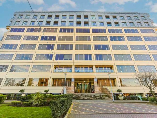 Flat for sale in London Borough of Ealing, Park Royal