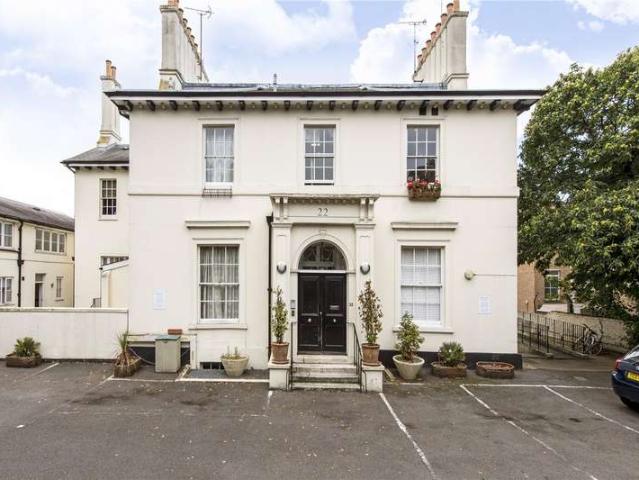Flat for sale in Streatham Hill, Greater London