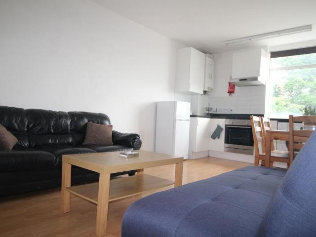 Apartment for rent in Hyde Park, West Yorkshire
