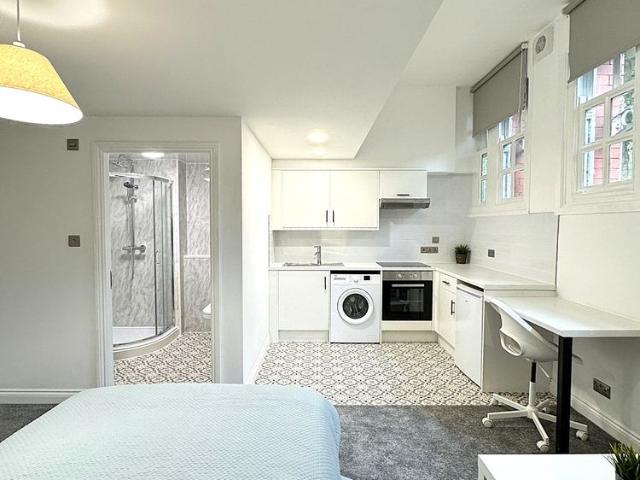 Studio for rent in Hyde Park, West Yorkshire