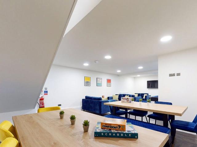 Studio for rent in Hyde Park, West Yorkshire