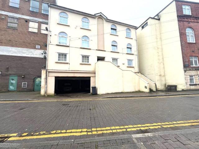 Apartment for rent in Trosnant, Griffithstown