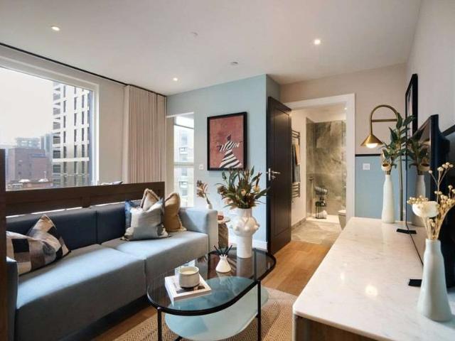 Flat for sale in Birch Green, Lower Halliford