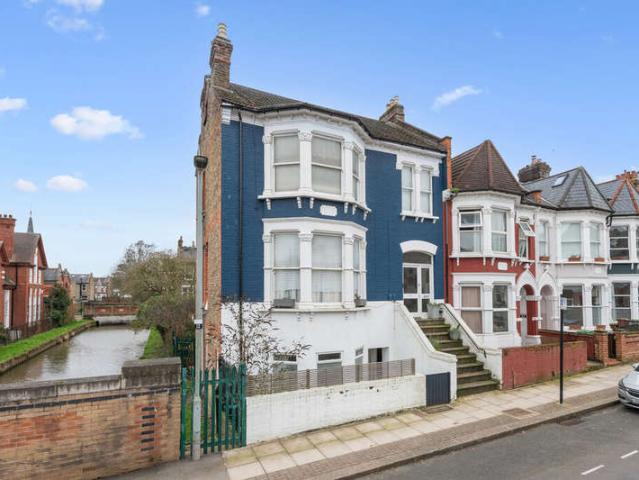 Flat for sale in Harringay Ladder, Greater London