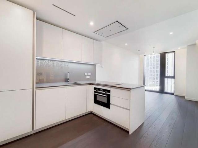 Flat for sale in Vauxhall, Greater London