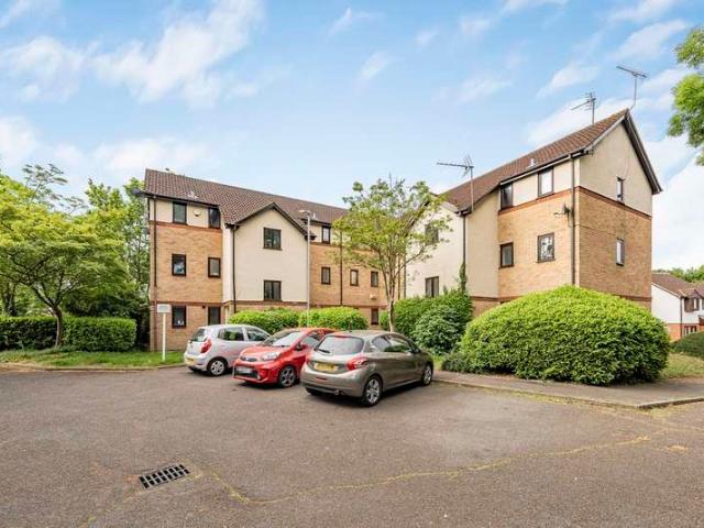 Flat for sale in Cowley, Greater London
