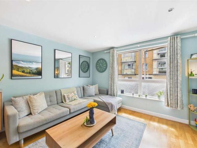 Flat for sale in Hotwells, Feckenham