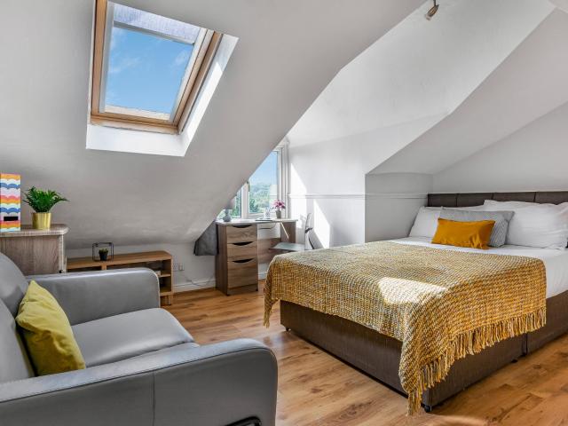 Studio for rent in Burley, West Yorkshire