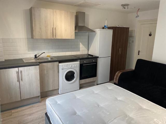 Studio for rent in London Borough of Croydon, Greater London