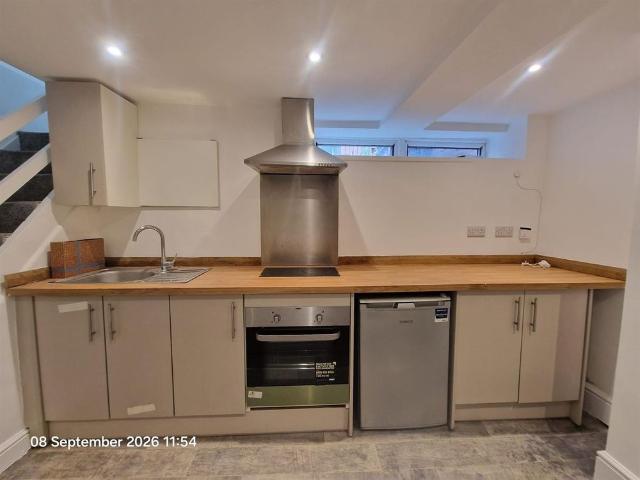 Studio for rent in West Yorkshire