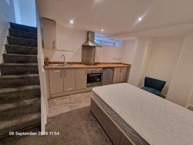 Studio for rent in Holbeck, Beeston Hill