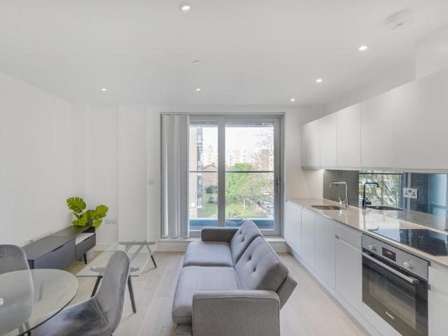 Apartment for rent in Bermondsey Village, Greater London