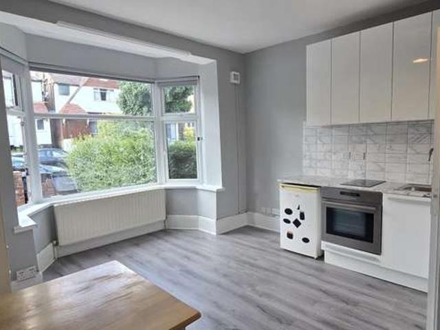Flat for rent in Golders Green, Temple Fortune