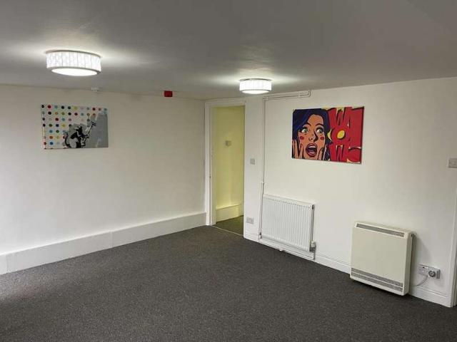 Flat for rent in Austhorpe, Leeds