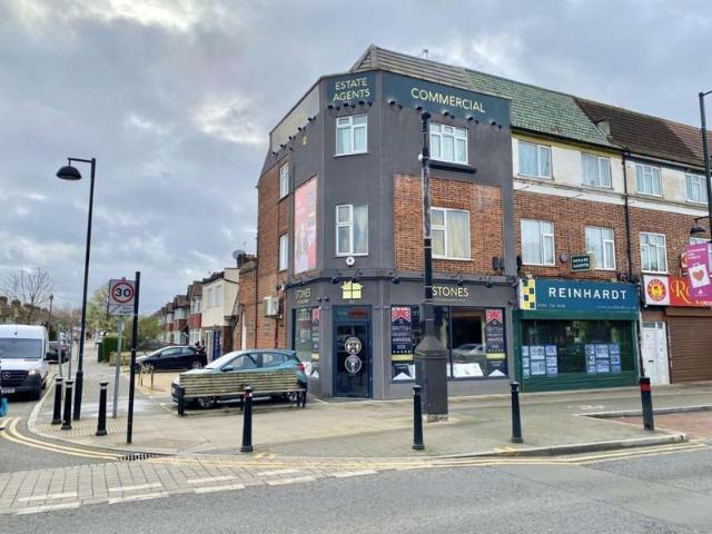 Flat for sale in Hayes, Greater London
