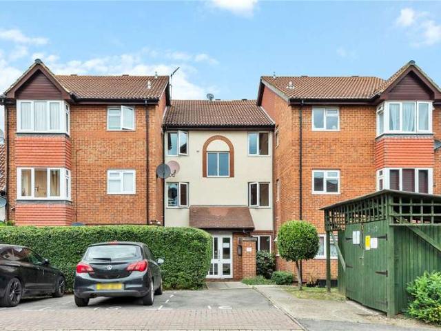 Flat for sale in London Borough of Lewisham, Greater London
