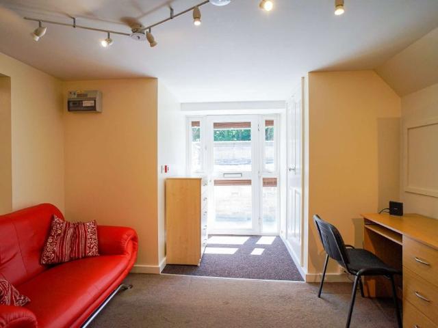 Studio for rent in Netherthorpe, South Yorkshire
