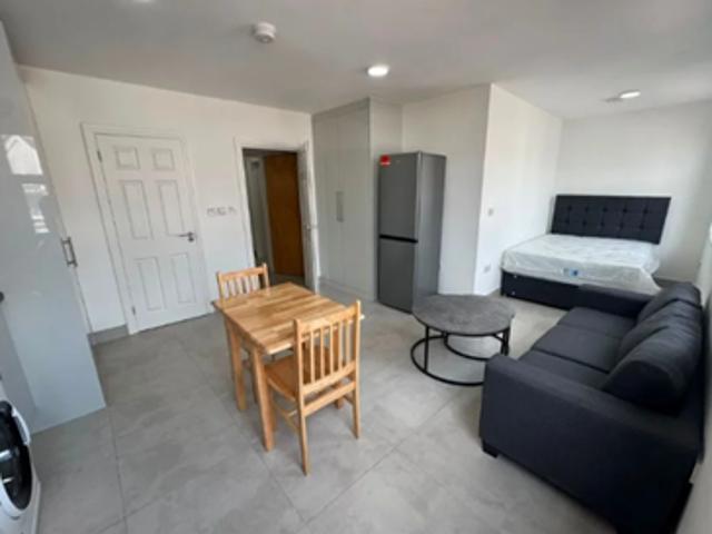 Studio for rent in London Borough of Ealing, Hanwell