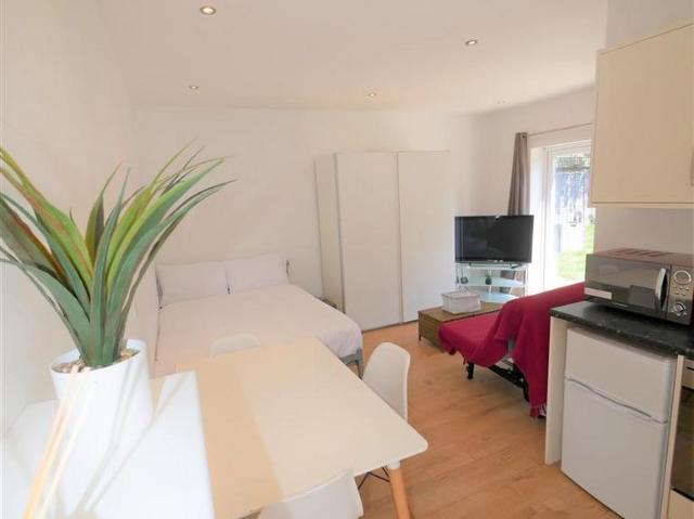 Apartment for rent in Lansdowne, Springbourne