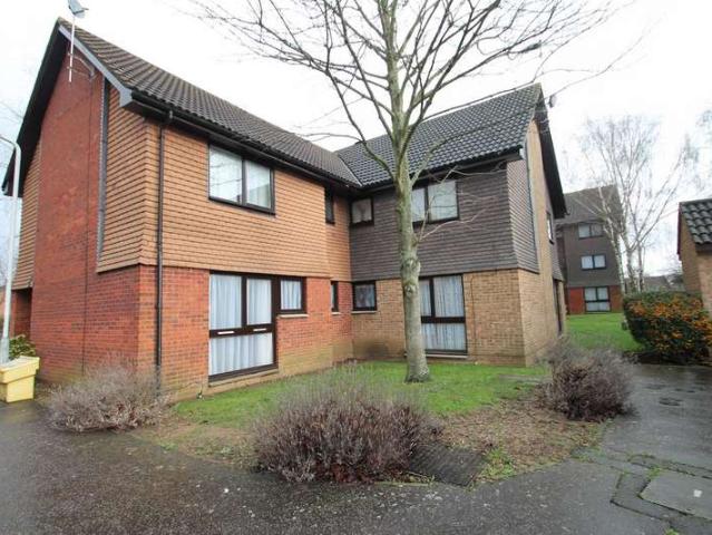 Flat for rent in Yiewsley, Greater London