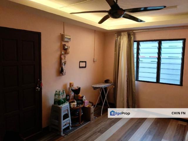 Flat for sale in Malaka