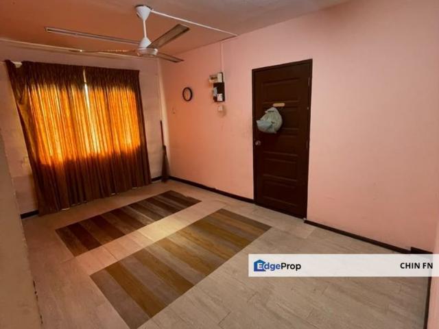 Flat for sale in Malaka
