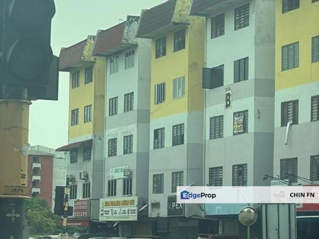 Flat for sale in Malaka
