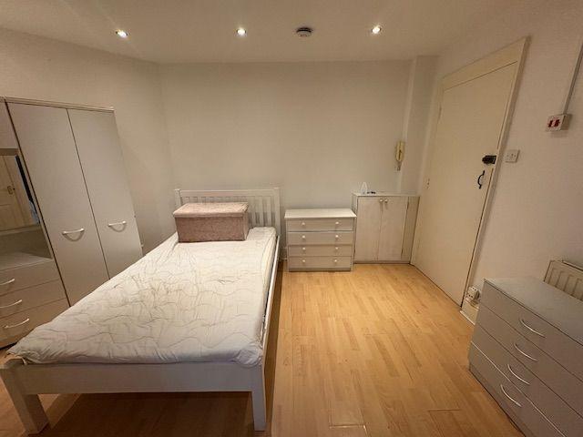 Studio for rent in Biscot, Luton