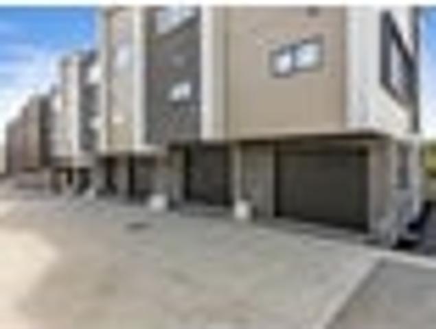 Townhouse for rent in Howick, Oroua County