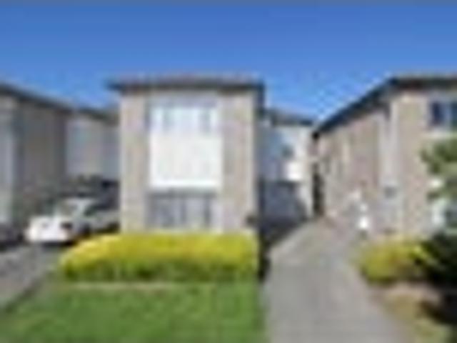 Townhouse for rent in Flat Bush