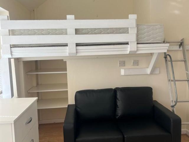 Studio for rent in Spring Park, Luton