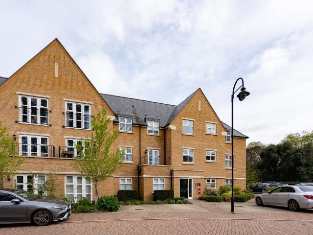 House for rent in Row Town, Surrey