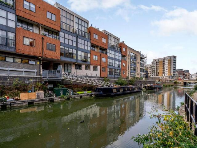 Studio for rent in Limehouse, Greater London