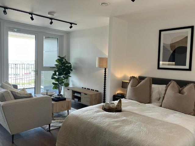 House for rent in London Borough of Ealing, Greater London