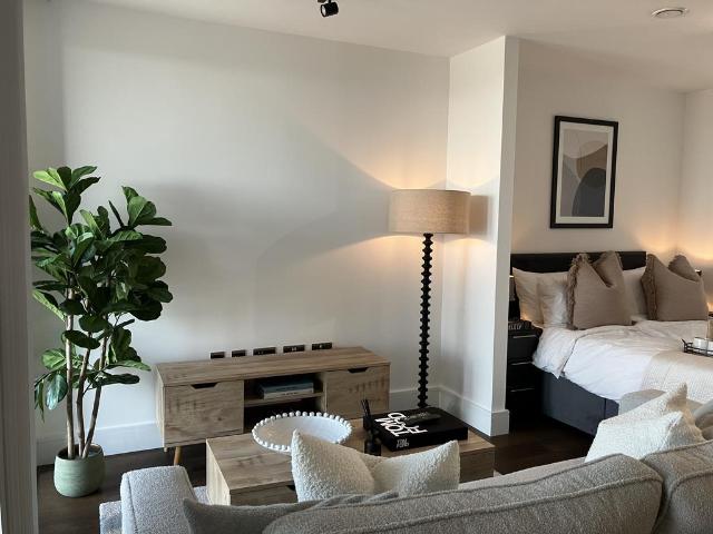 House for rent in London Borough of Ealing, Greater London