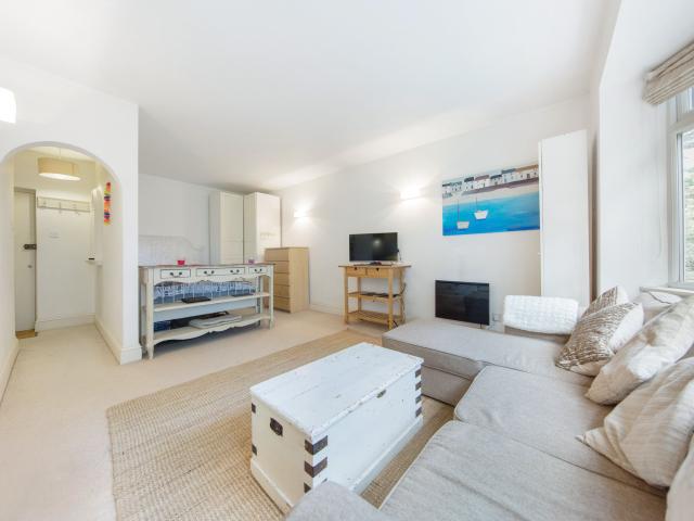 Apartment for rent in Southfields, Greater London