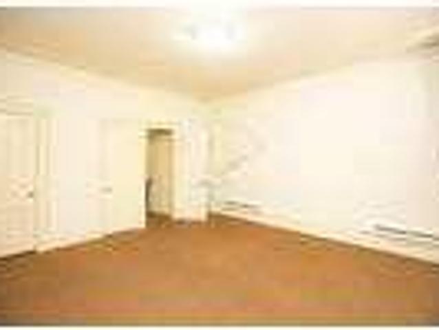 House for rent in The Bronx, Arverne