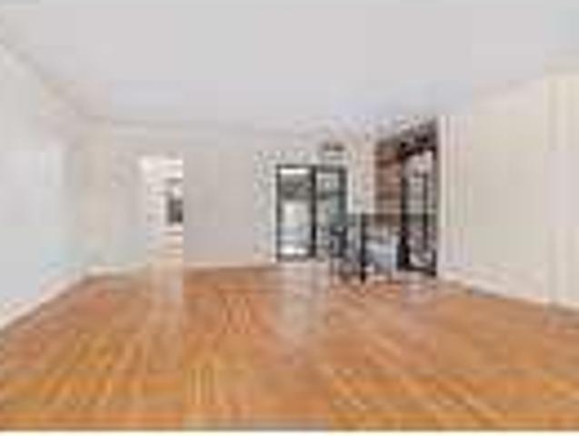 House for rent in The Bronx, Arverne