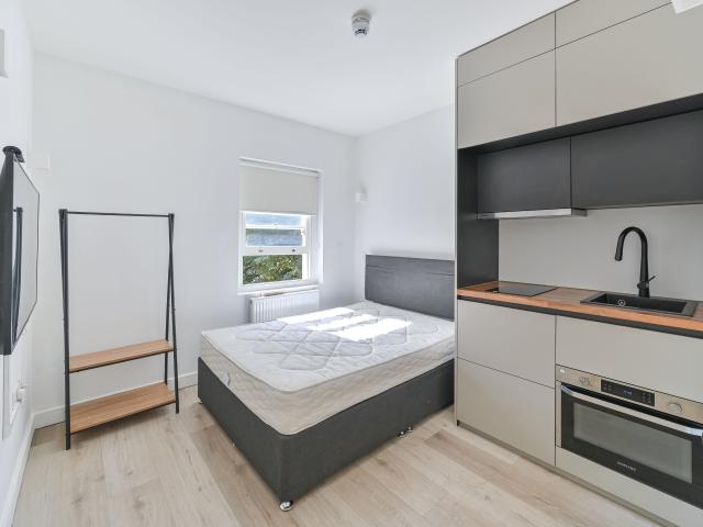 Apartment for rent in Charlton, Greater London