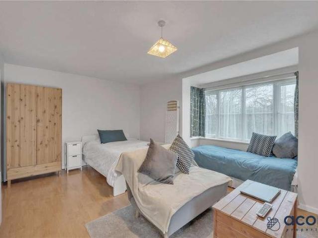 Flat for sale in Colindale, Greater London
