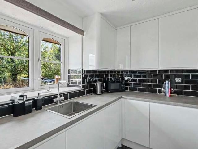 Flat for sale in Hertford, Colliers End