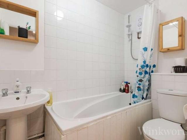 Flat for sale in Old Kent Road, Greater London