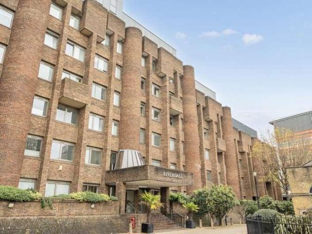 Flat for sale in London Borough of Lewisham, Ladywell