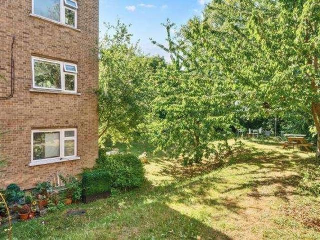 Flat for sale in Kilburn, Greater London