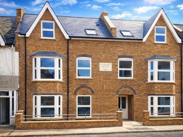 Flat for sale in Oxenden, The Bridge